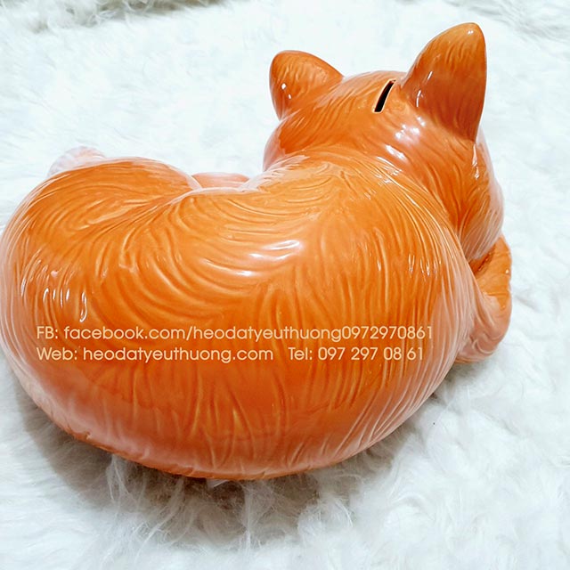 Mèo tiết kiệm dáng nằm màu cam.jpg